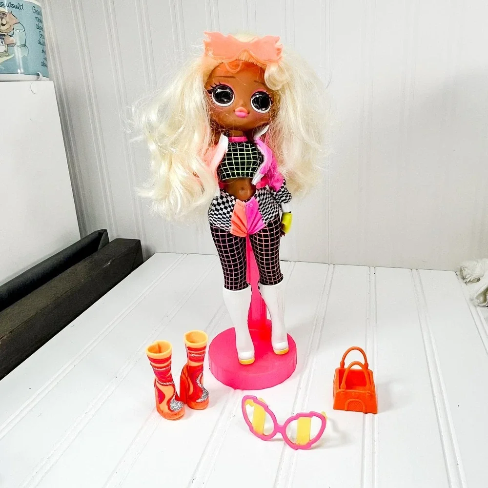 LOL Surprise OMG Speedster Fashion Doll and‎ accessories